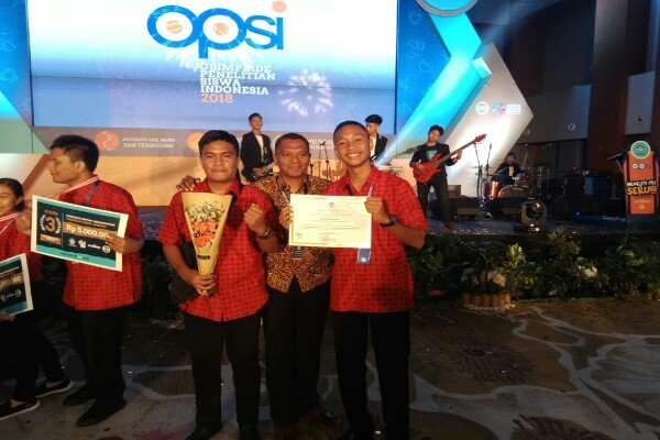 Siswa SMA Negeri 1 Masohi Meraih Penghargaan Khusus OPSI 2018