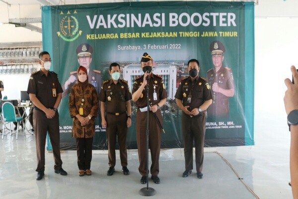 Pegawai dan Keluarga Besar Kejati Jatim Jalani Vaksinasi Booster