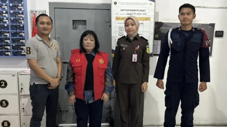 Tim Tabur Kejari Surabaya Berhasil Ringkus DPO Terpidana Kasus Penipuan di Restoran